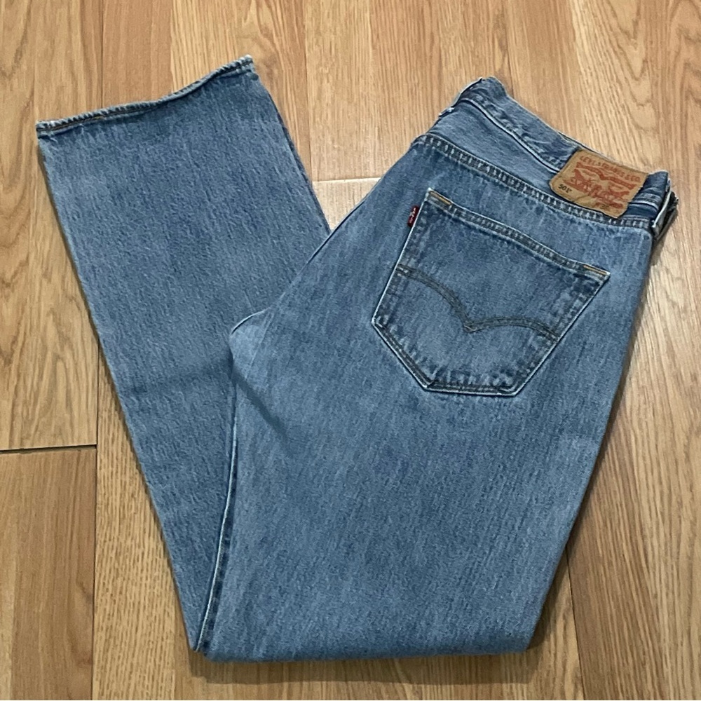 Levis 501 Men’s Straight Leg Jeans 36x34 (36x32) Medium Blue Denim Button Fly